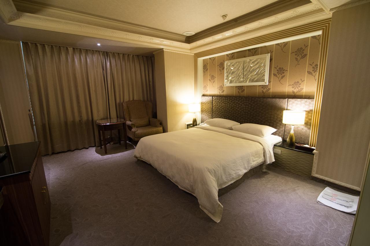 Mila Hotel Taichung Exterior foto